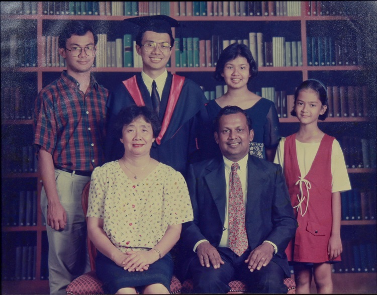 The-William-Family-family-photo-on-Dr-Timothy-William-s-Graduation-as-a-doctor-from-the-University-of-Malaya.jpg