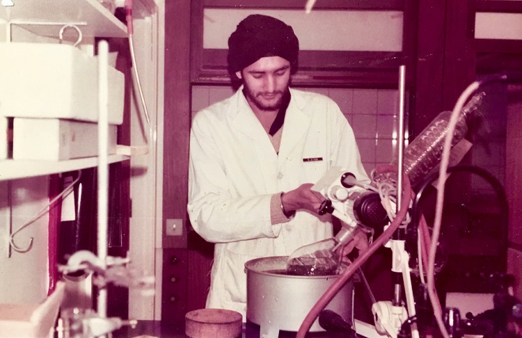 In-the-lab-for-final-year-project-at-University-of-Liverpool-in-1979.jpg